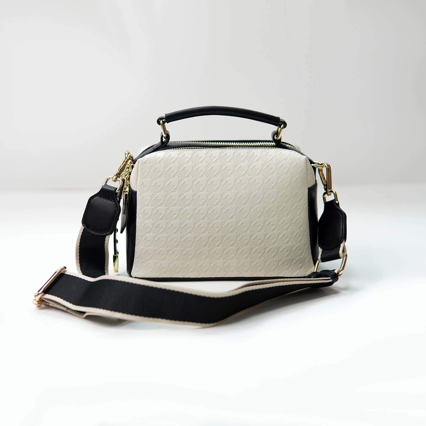 Box handbag sample with patterned panel for private label handbag production