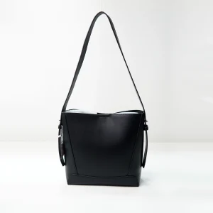 Black shoulder bag sample for custom handbag manufacturing review
