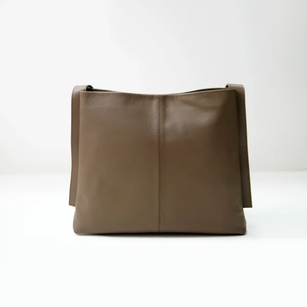Brown leather shoulder bag sample for custom handbag manufacturing review
