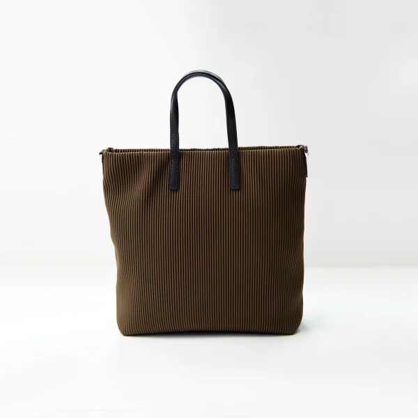 Pleated tote bag sample documented for custom handbag manufacturing review