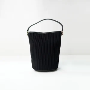 Black ribbed bucket handbag sample for private label handbag production review