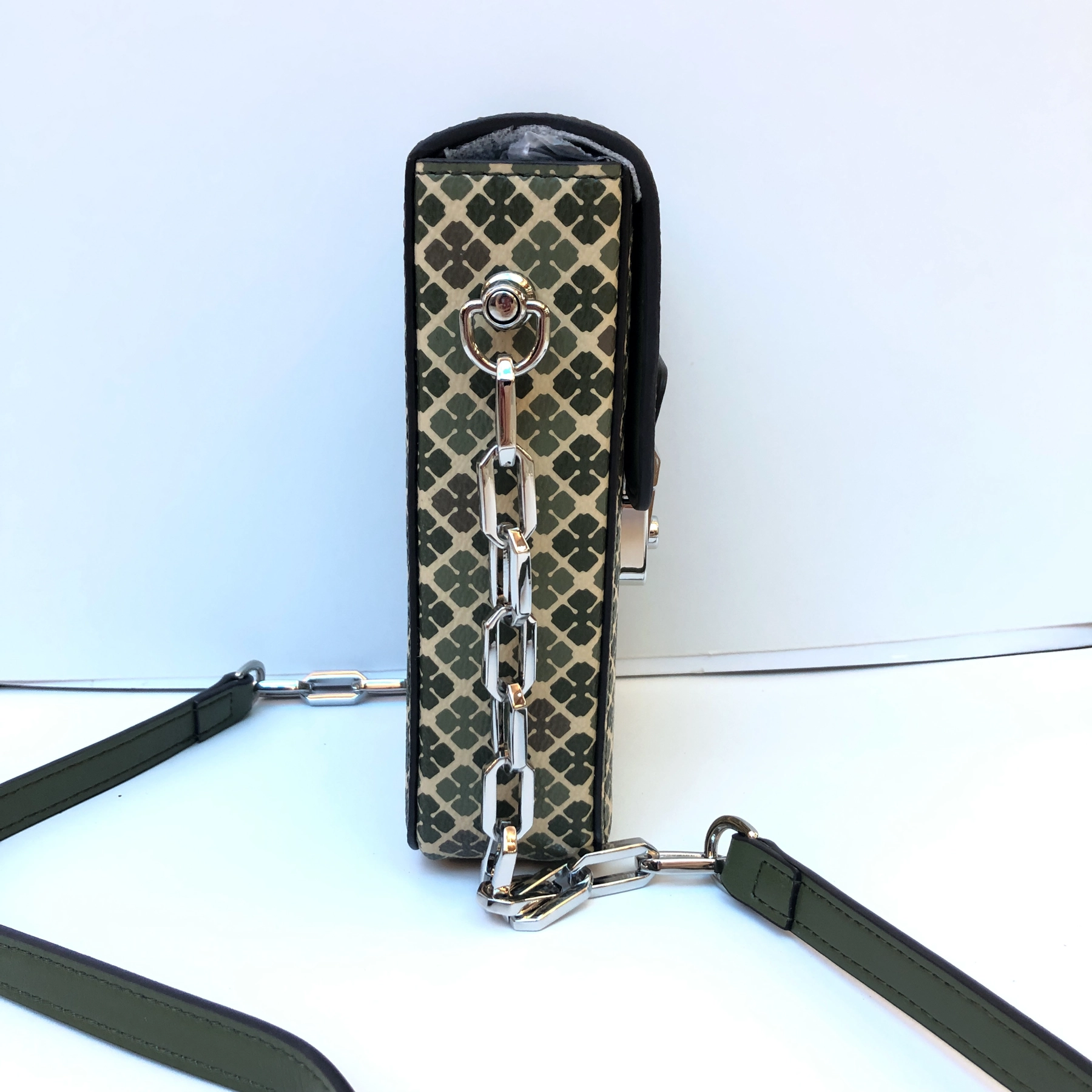 Patterned shoulder bag side profile for custom handbag manufacturing hardware review