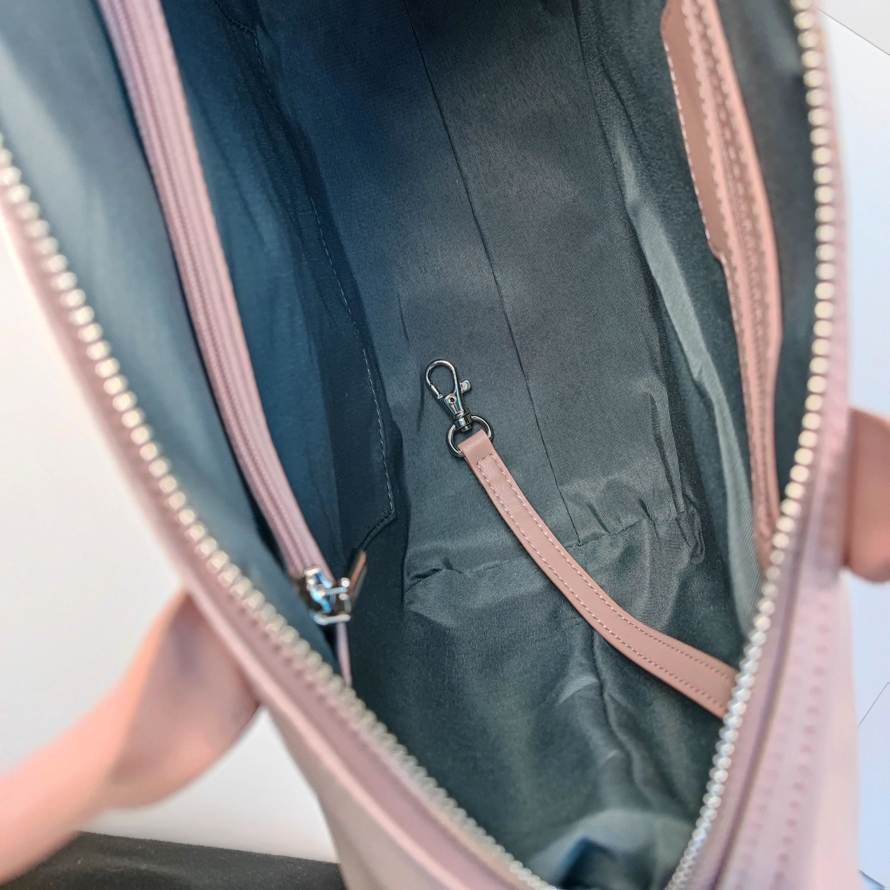 Custom handbag manufacturing interior lining with zipper tracks and detachable strap hardware