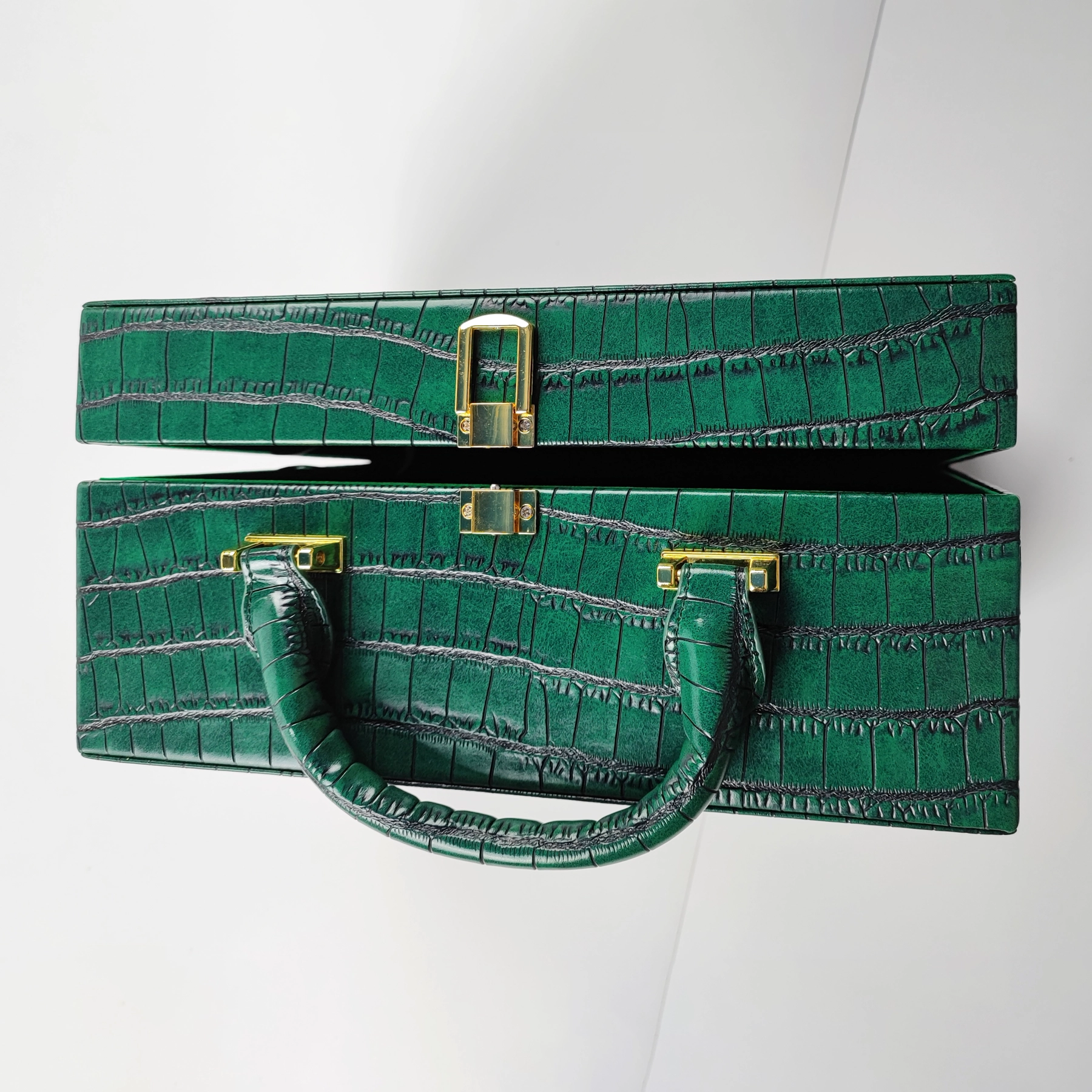 Green crocodile-pattern handbag sample for custom handbag manufacturing review